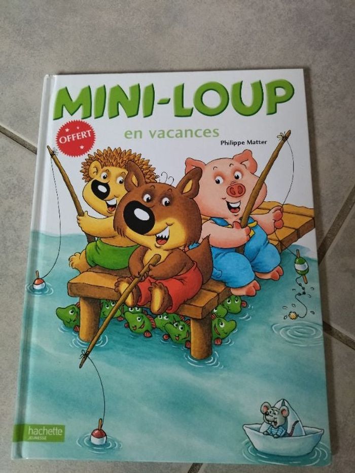 Mini loup en vacances