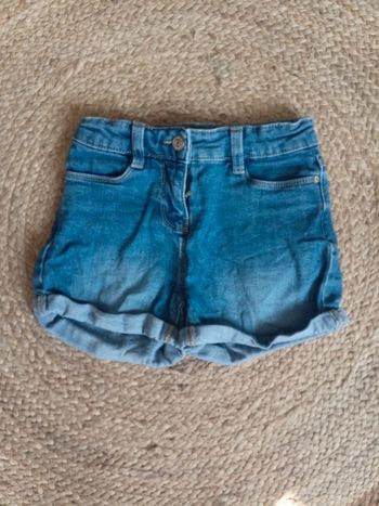 Short tape à l'œil 7 ans