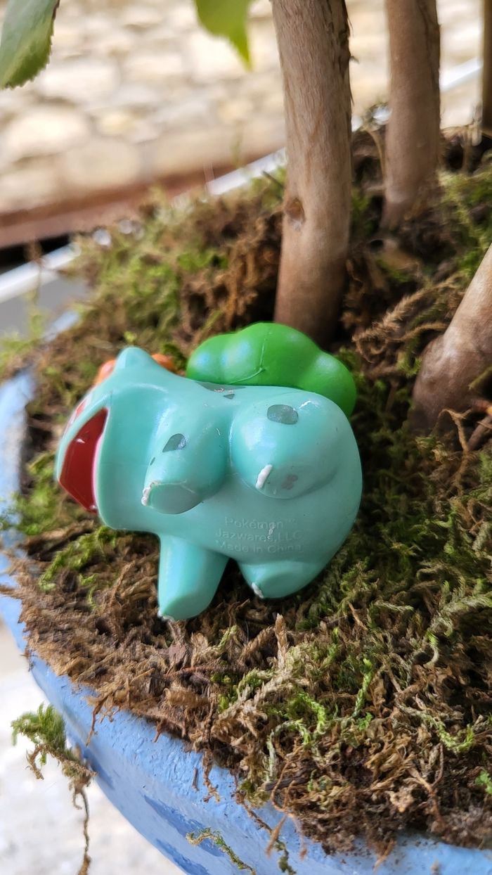 Super Figurine pokemon Nintendo Bulbizarre halloween effet brillant - photo numéro 2