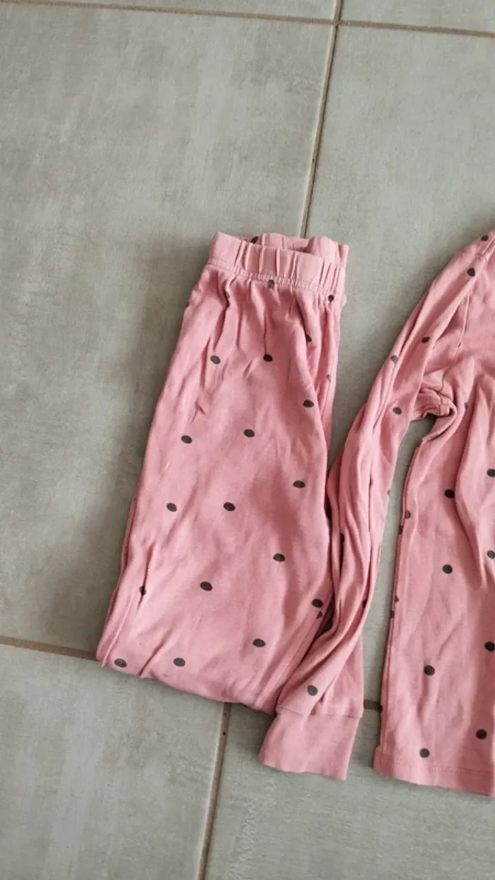 Pyjamas deux pièces Kiabi taille 10 ans fille rose a pois - photo numéro 3