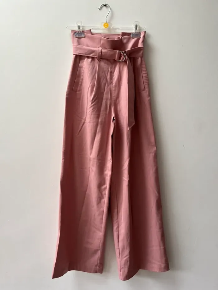 pantalon ceinturé rose large Monki
