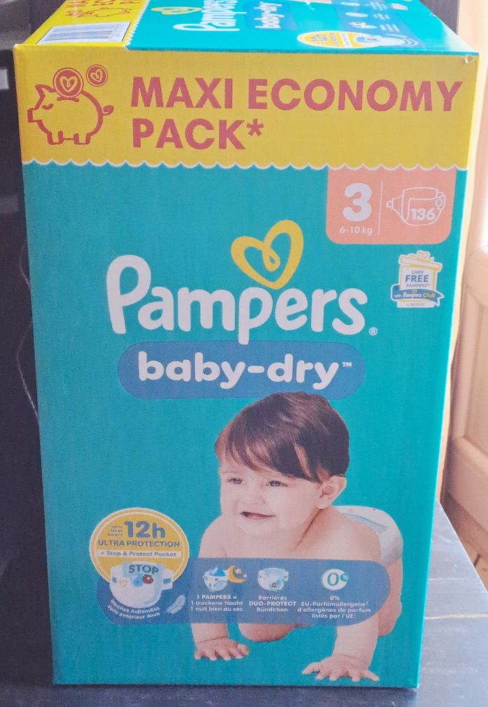 Pampers baby-dry taille 3 (6 à 10kg) 136 couches