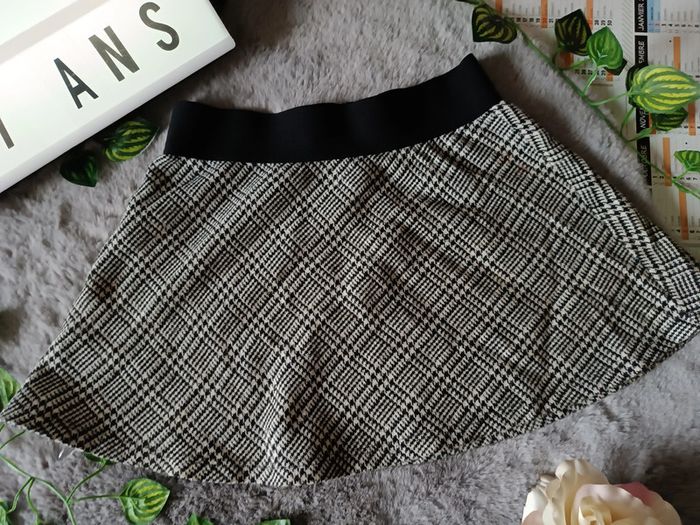 Jupe noir et blanche petit carreaux 6/7 ans - photo numéro 2