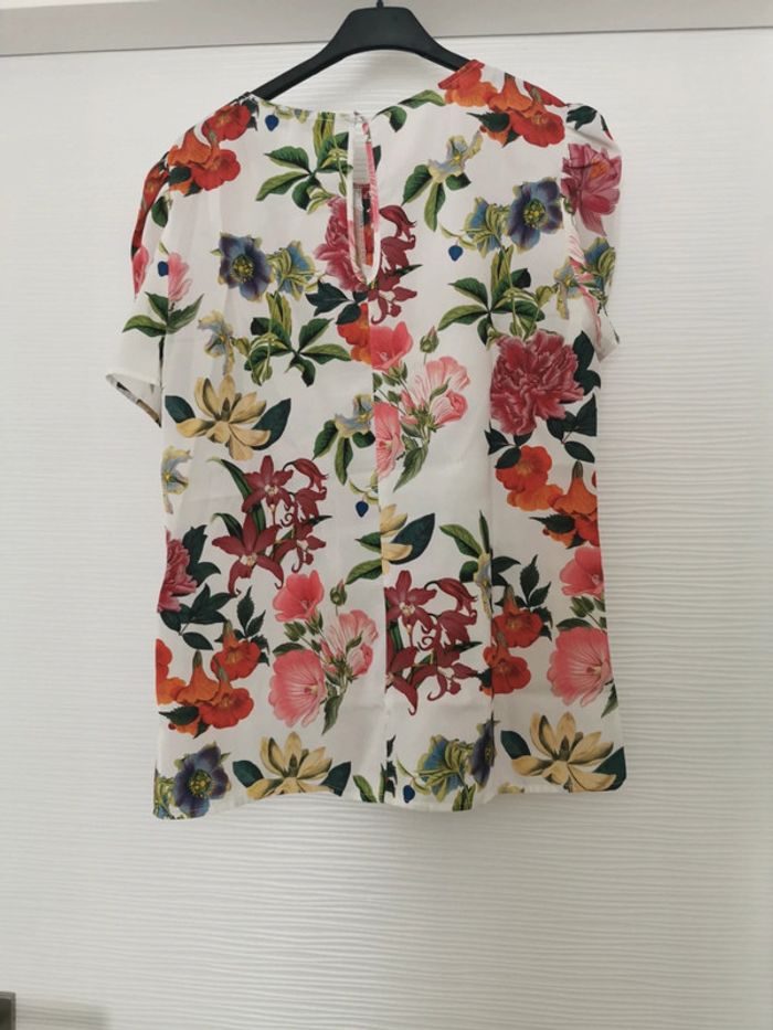 Tee-shirt fleuri taille 38 - photo numéro 4