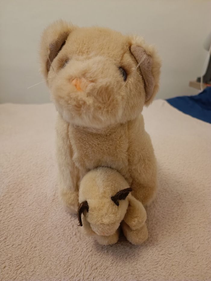 Peluche chat avec chaton