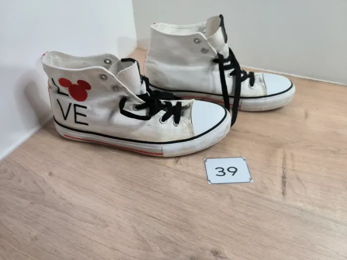 Basket montante mickey T39