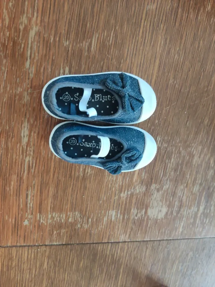 Petites chaussures fille