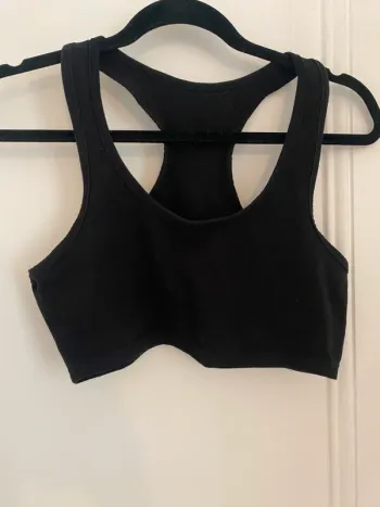 Crop top noir dos nageur Pretty Little Things