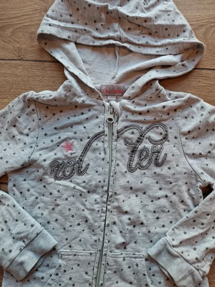 Sweat à capuche zippé Lisa Rose 5 ans très bon état - photo numéro 3