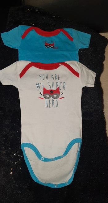 Lot 2 body super héro 6 mois
