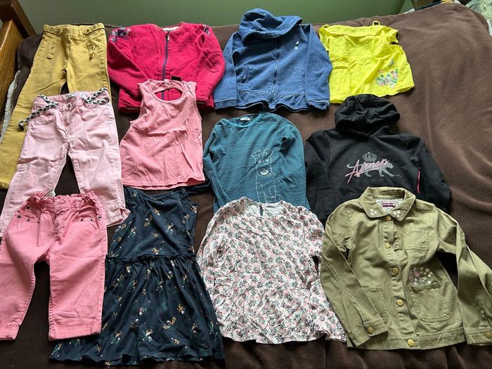 Lot de 12 vêtements fille 8 ans