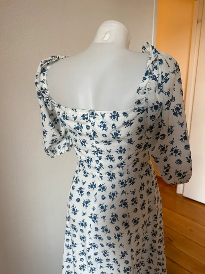 Robe longue blanc à fleur bleu en très bon état taille S - photo numéro 8