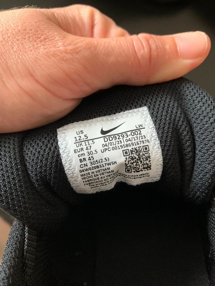 Très belle baskets Nike All Black en Pointure 47 - photo numéro 9