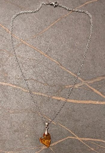 Collier et pendentif cœur asymétrique