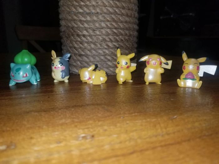 Lot de 6 figurines Pokémon brillantes pikachu bulbizarre morpeko - photo numéro 4