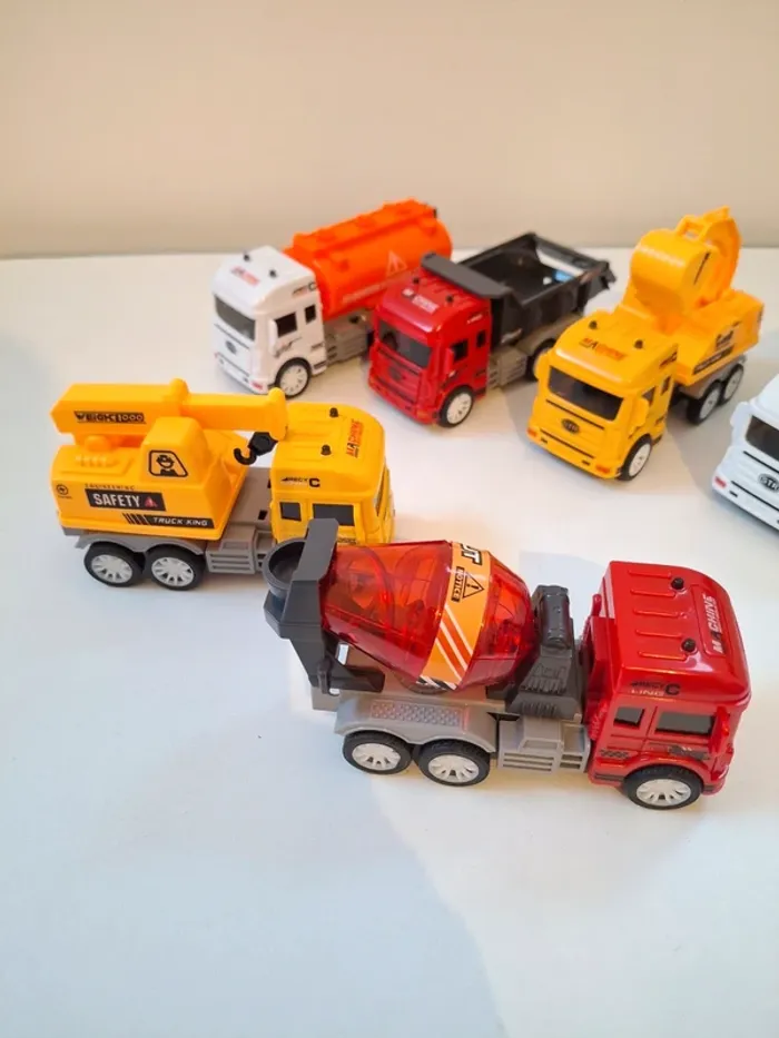 Lot de 6 camions à friction - photo numéro 4