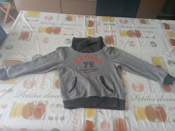 Pull gris manches longues col montant orchestra 8 ans 2€5