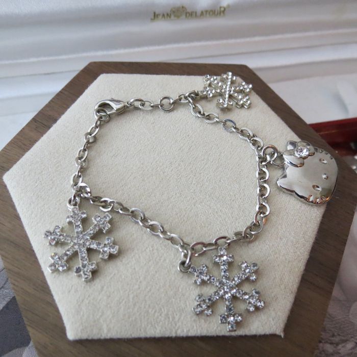 Parure Hello Kitty Collier ,Porte-clés , bracelet Breloque Sanrio 🤩 - photo numéro 2