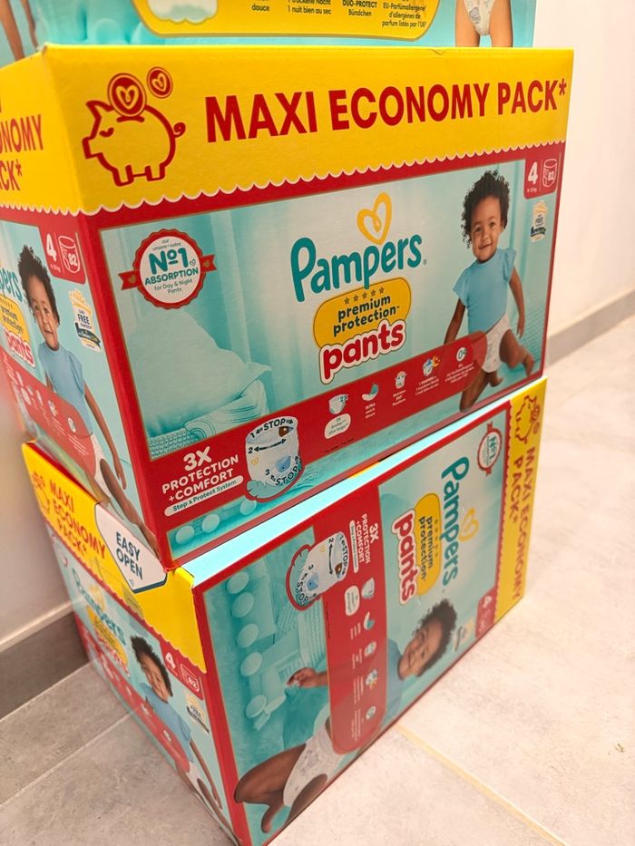 Lot de 2 cartons de couches Pampers Pants 4