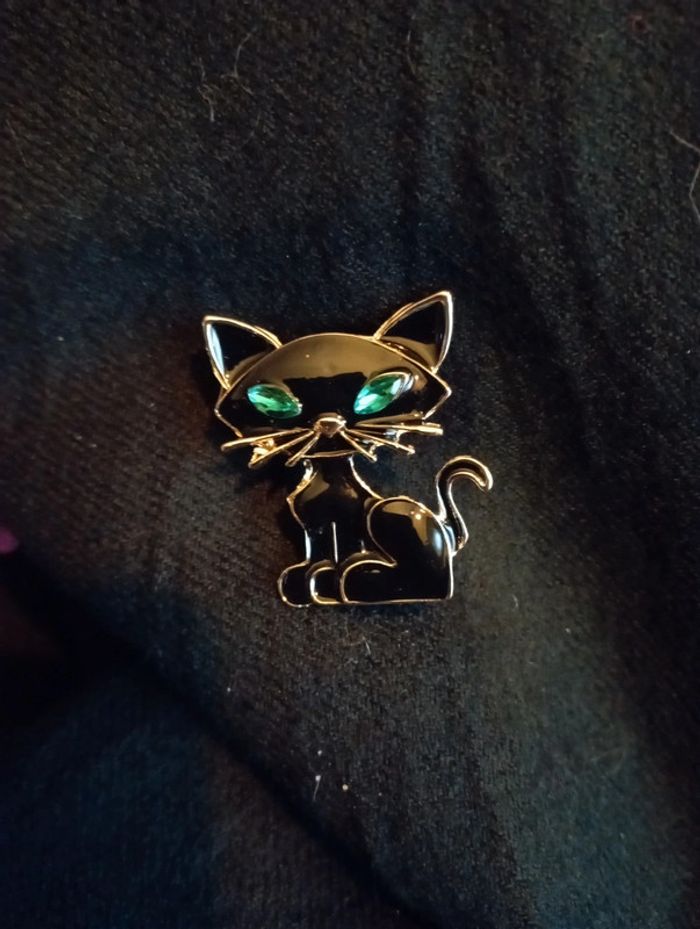 Idée cadeau 🎁 : Broche en forme de chat - photo numéro 3