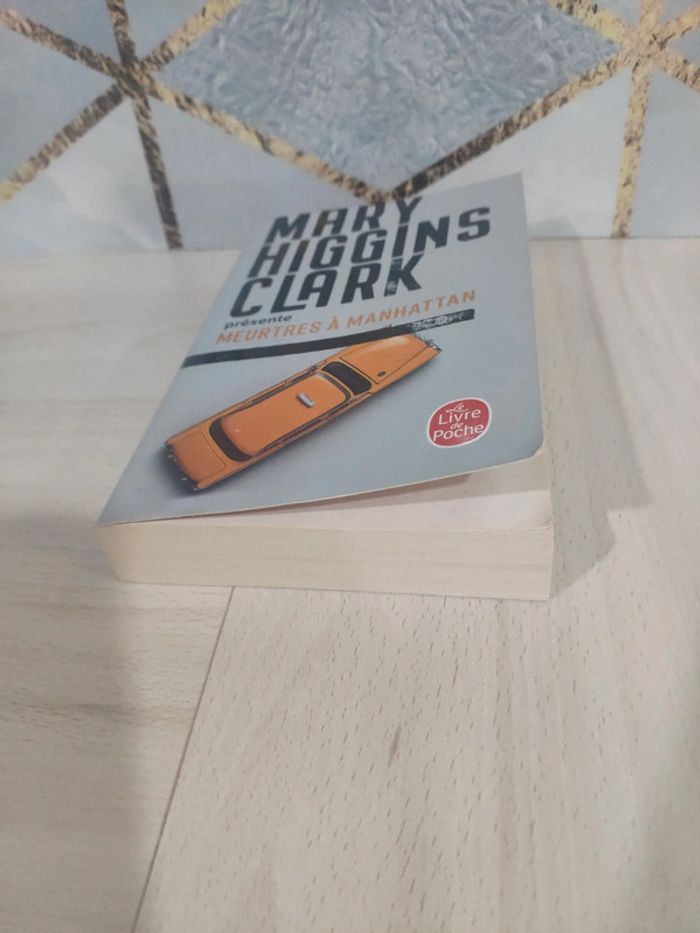 Livre poche recueil de nouvelles présenté par Mary Higgins Clark Meurtres à Manhattan - photo numéro 2
