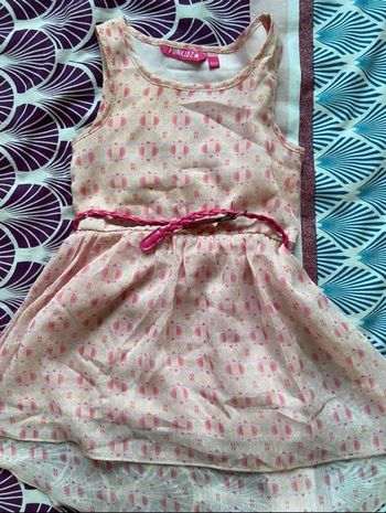 Robe enfant avec ceinture rose