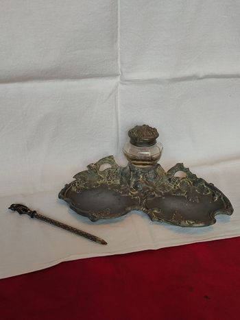 Ancien encrier en étain avec son stylo 