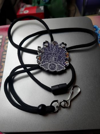 Collier 100 ans anniversaire disney cast member