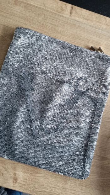 Pochette MAJE grise avec sequins sympa 28 cm Hauteur