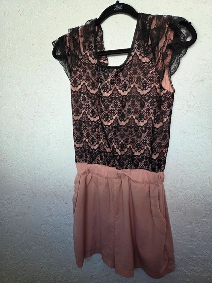 Combinaison short dentelle et vieux rose