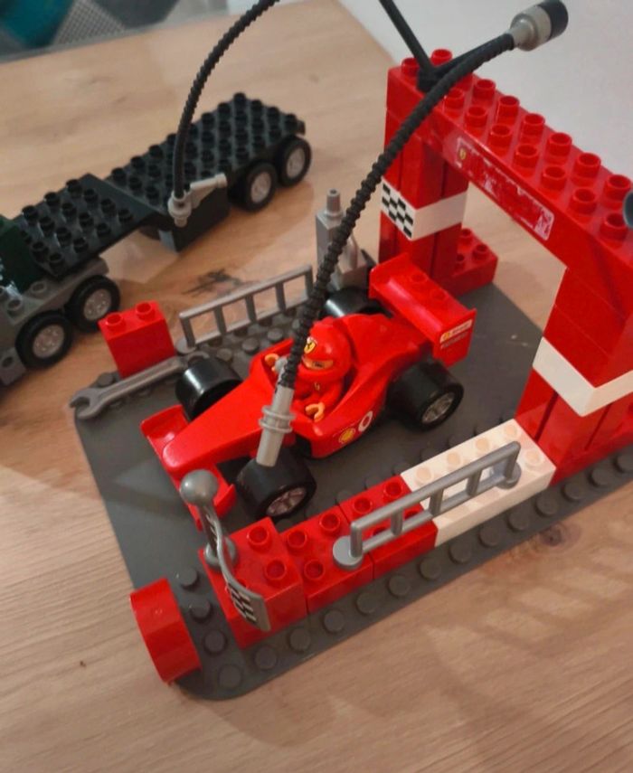 Lego Duplo Ferrari - photo numéro 3