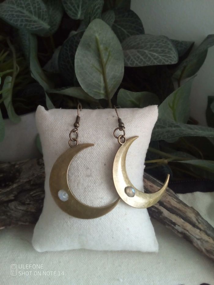 Boucles d'oreilles lunes et pierres de lune