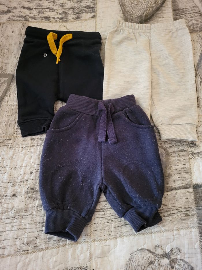 Gros lot vêtements garçon taille 1 mois - photo numéro 4