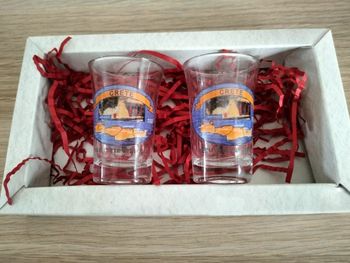 Deux petits verres à ouzo.