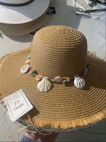 Chapeau coquillage 