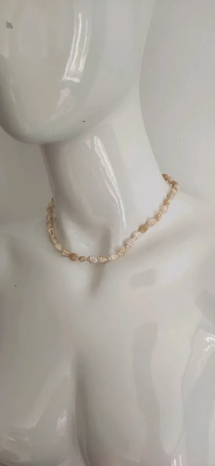 Collier en petits coquillages - photo numéro 2