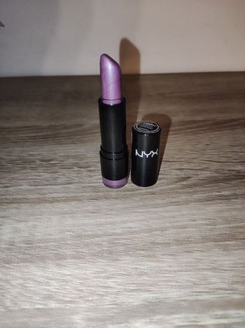Rouge à lèvres Nyx violet