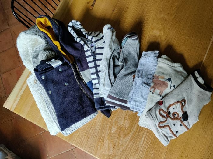 Lot de gilets et pull en 6 mois
