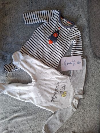 Lot 2 pyjamas 1 mois