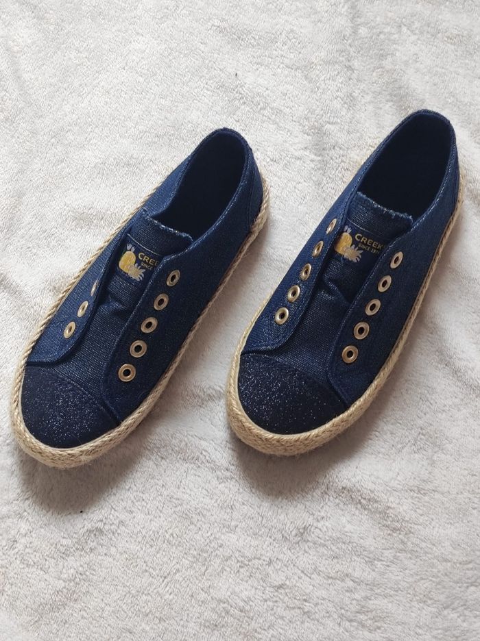 Chaussures tennis bleu brillant taille 32 - photo numéro 2