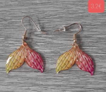 a vendre boucles d'oreilles.neuves emballees