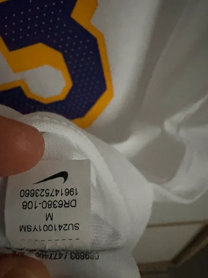 T-shirt Nike Lakers LeBron - photo numéro 5