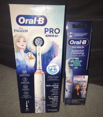 Brosse à dent électrique oral b +brossette reine des neiges