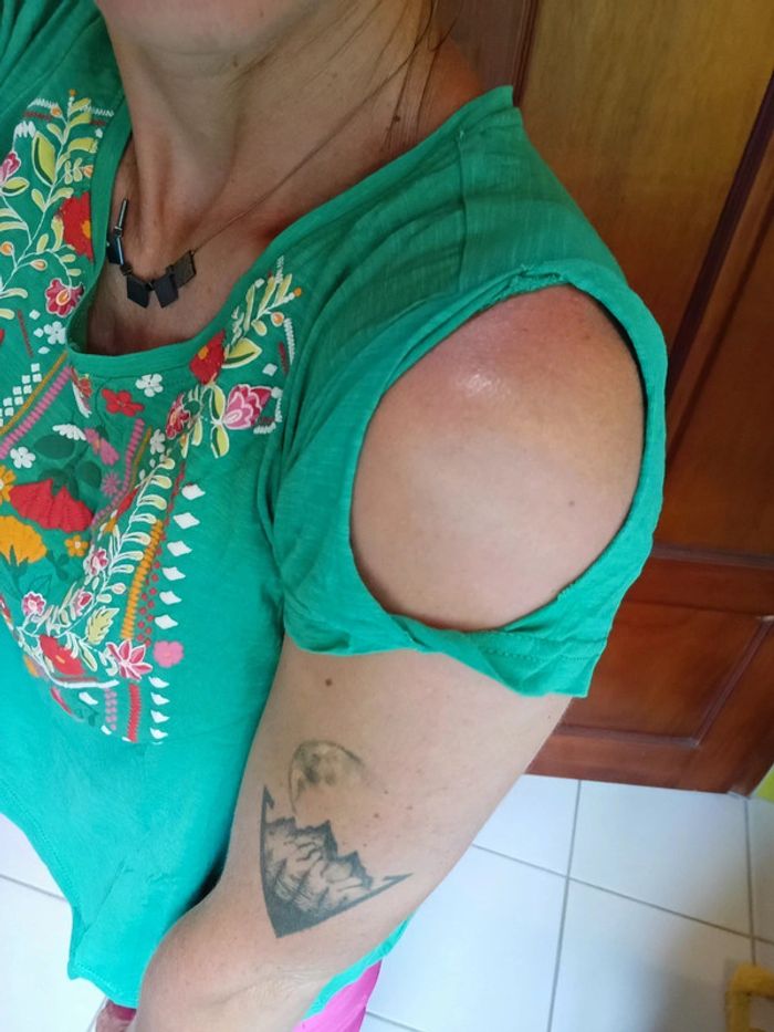 T-shirt femme vert épaules ouvertes - photo numéro 3