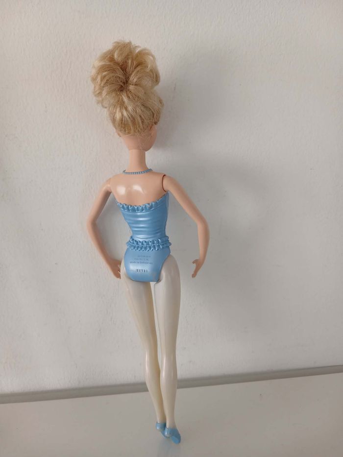 Poupée Barbie Danseuse Étoile - Mattel 2011 - photo numéro 4
