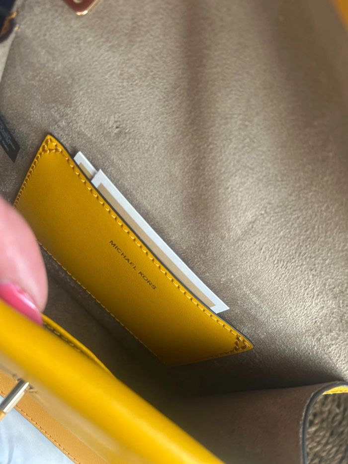 Sac Mickael kors jaune neuf - photo numéro 6