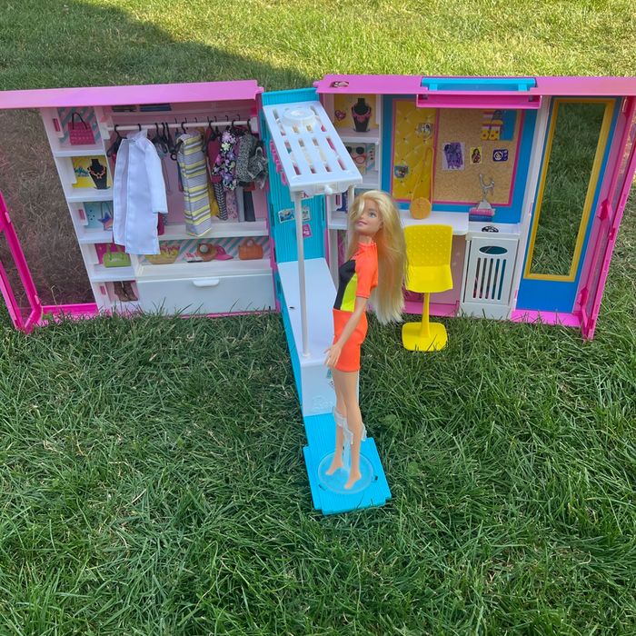 Dressing barbie