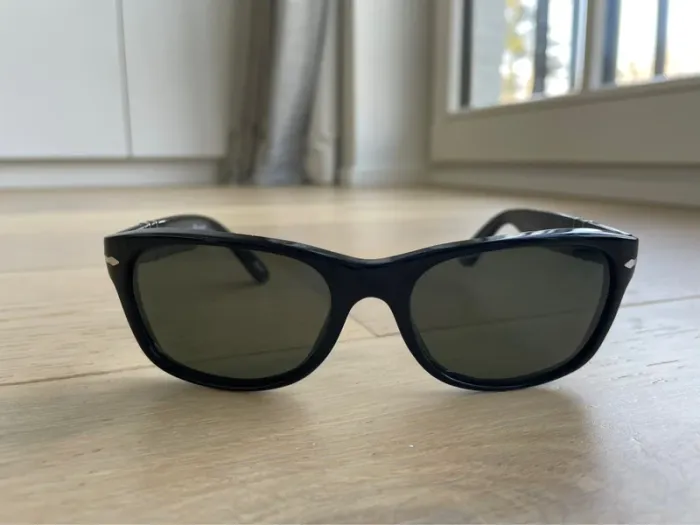Lunettes solaires noire Persol polarisée