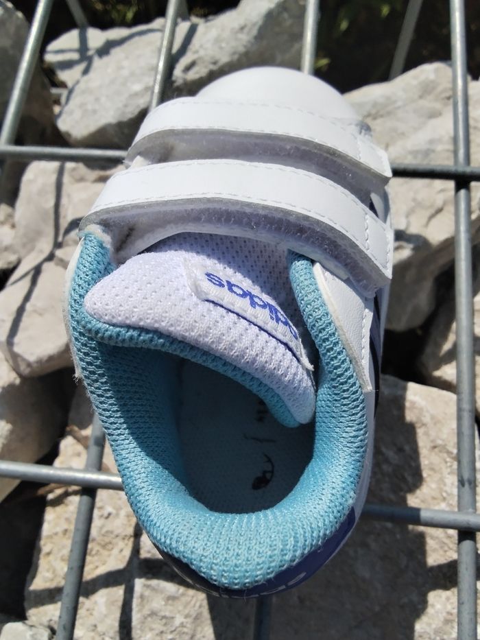 Baskets Adidas taille 19 - photo numéro 6