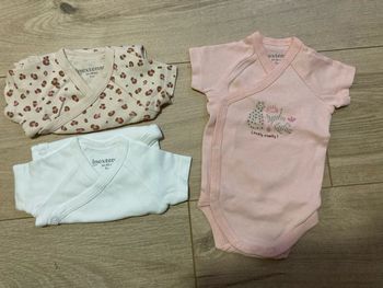 Lot bodies neufs 1mois